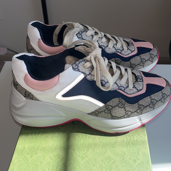 ๐๐๐Women's GG Rhyton sneaker - Picture 3 of 13